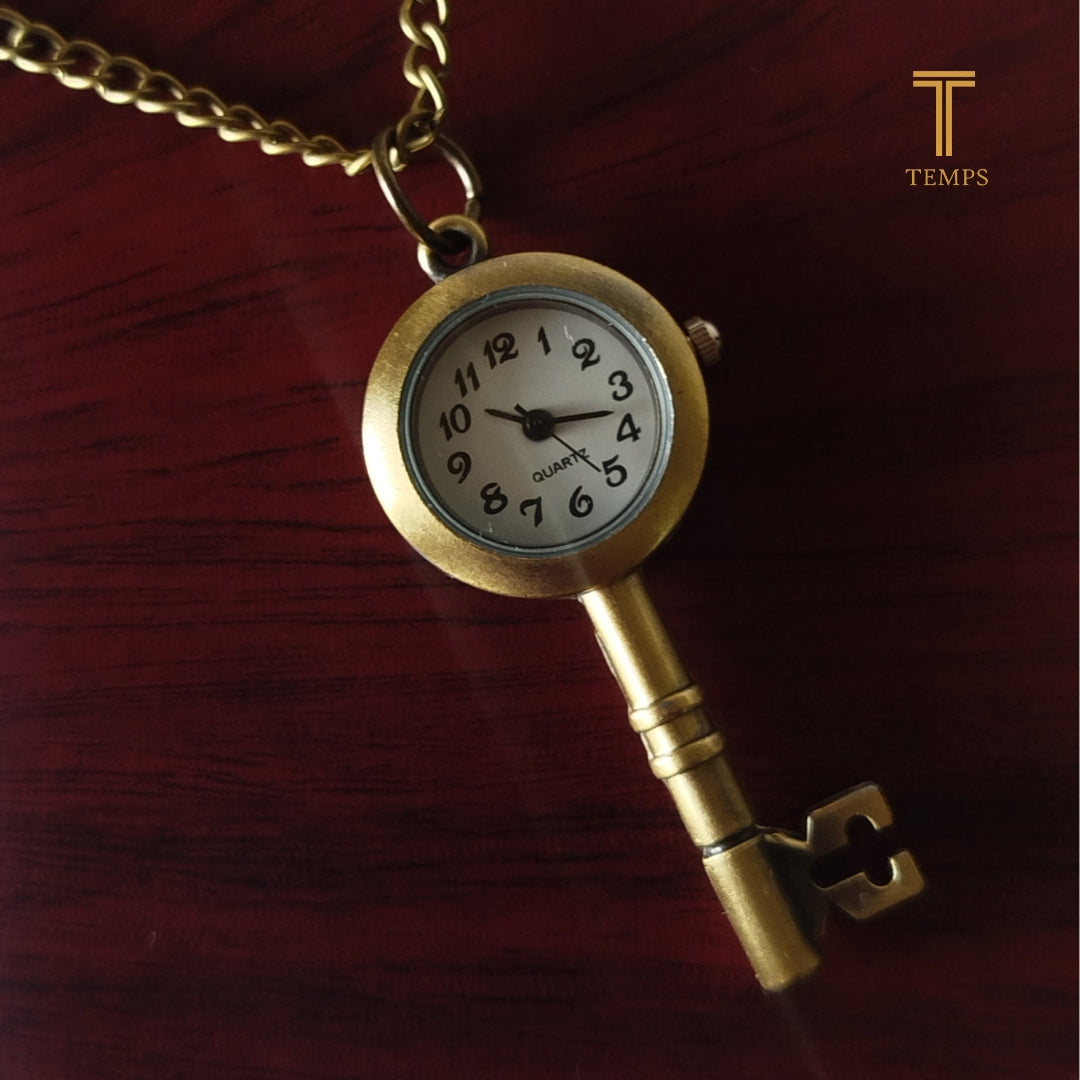 RELOJ COLGANTE DISEÑO DE LLAVE